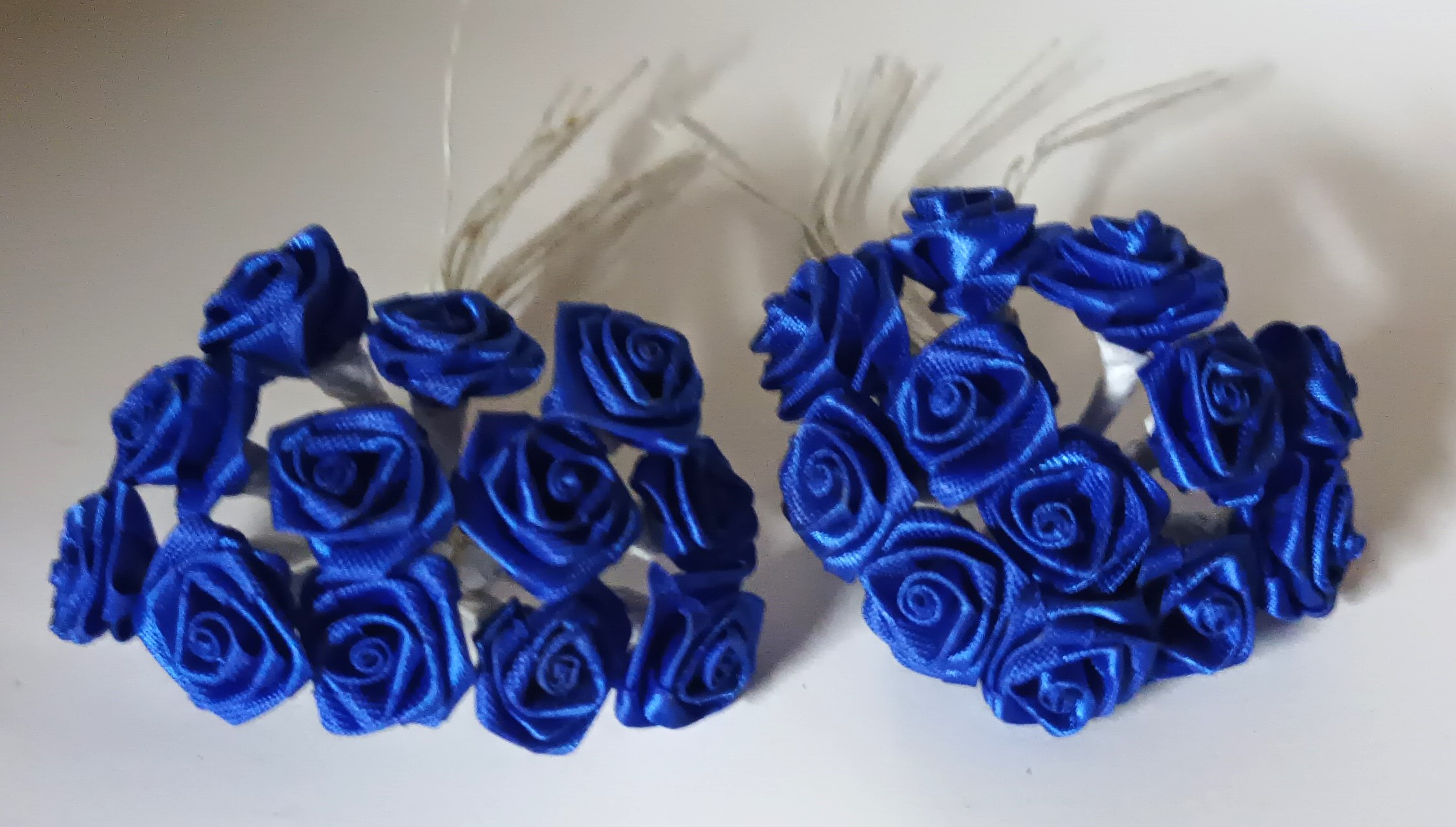 Mini Rose bleue roi - Fleurs tissu satin - Lot de 24 pièces