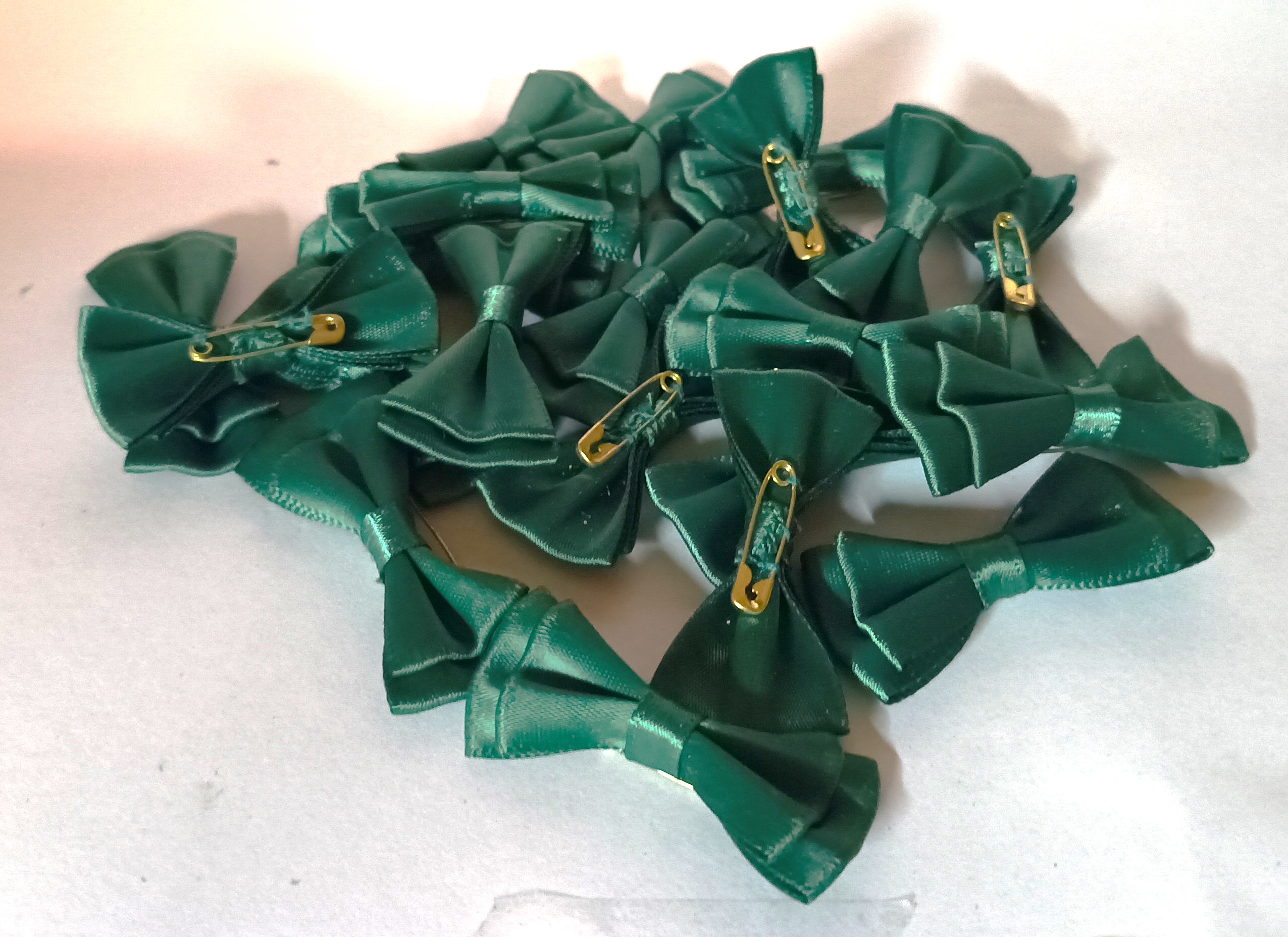 Mini nœuds papillon verts décoration -Lot de 24 pièces