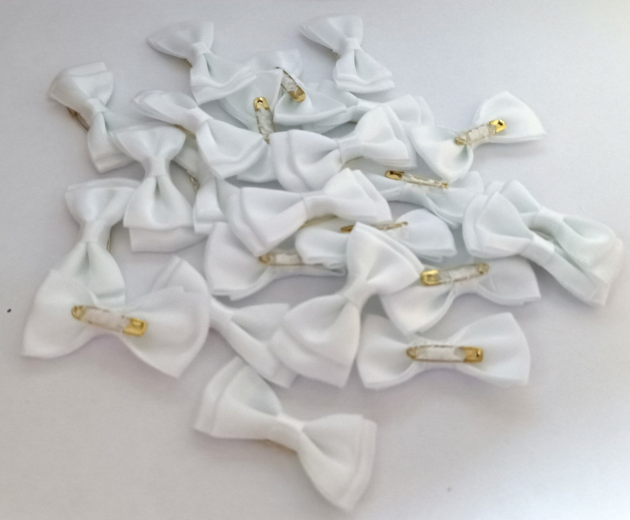 Mini nœuds papillon blancs décoration -Lot de 24 pièces